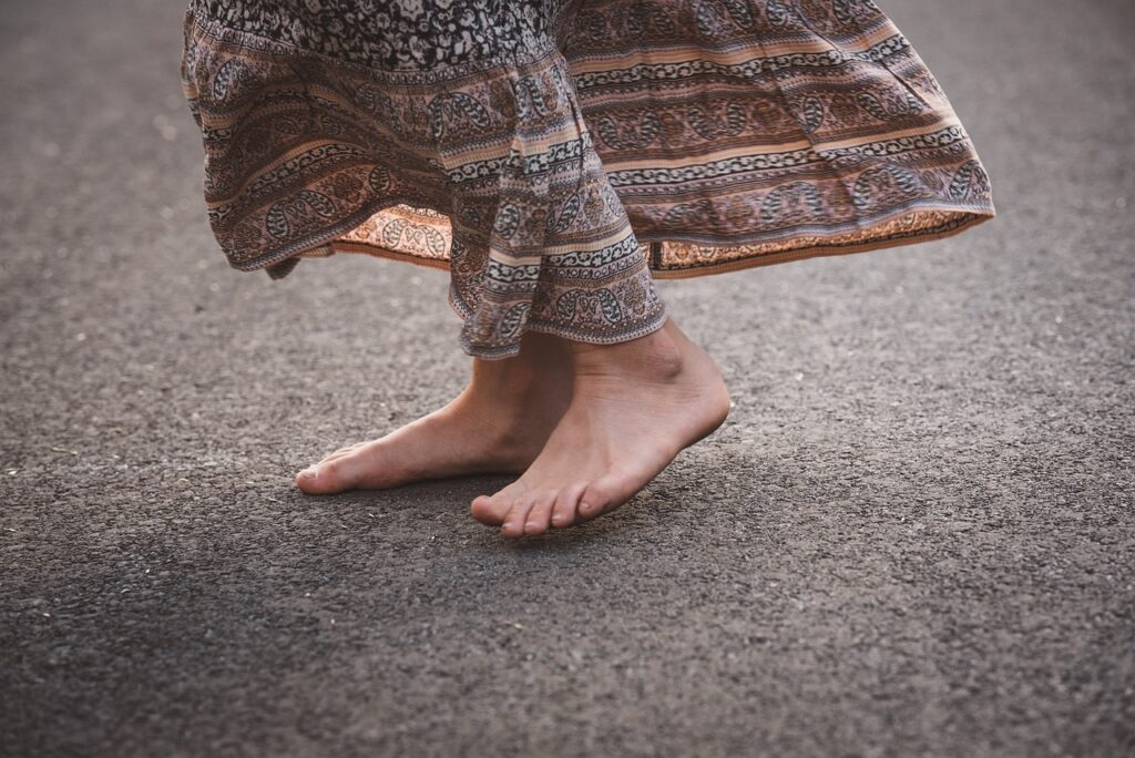 dance, barefoot, girl-7247907.jpg